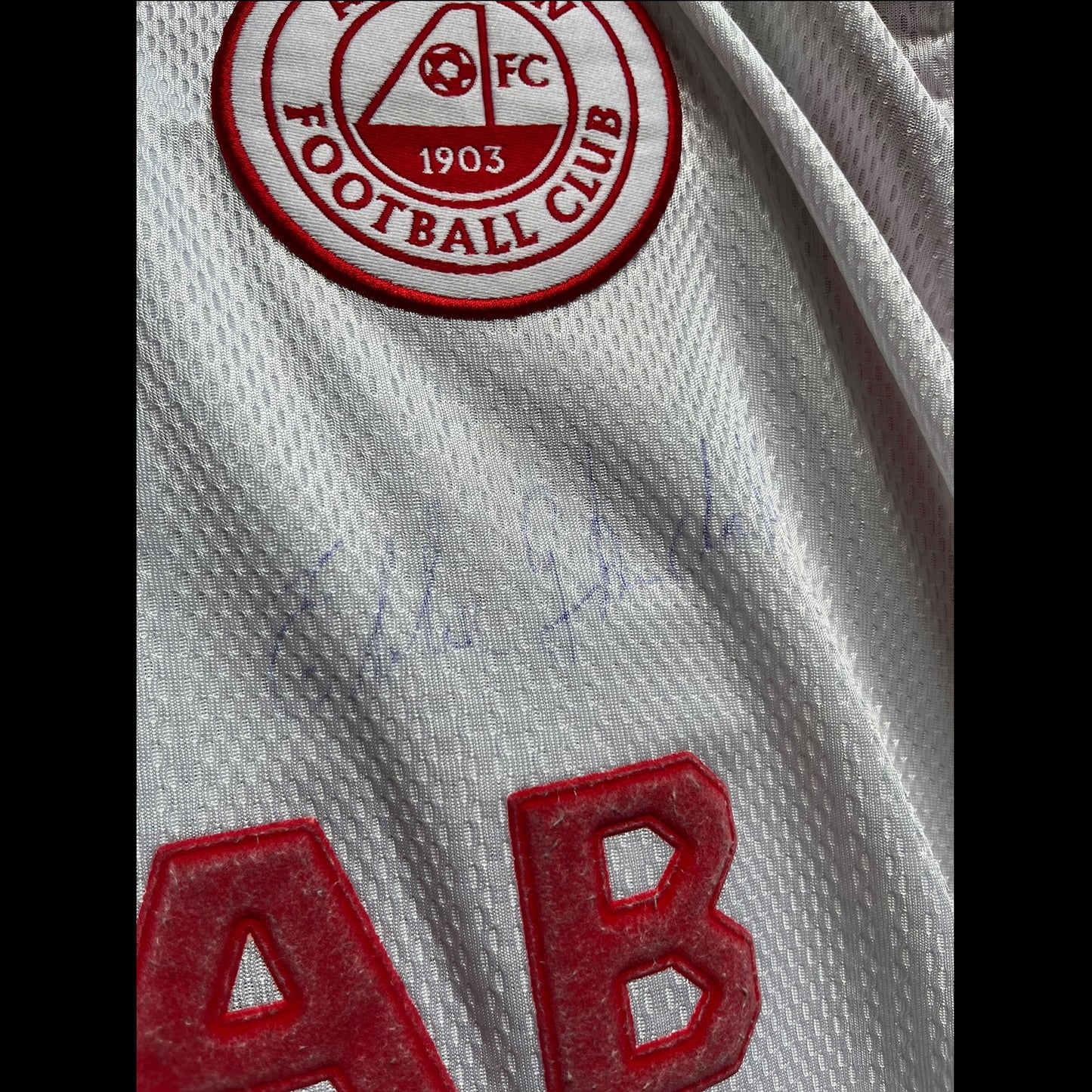 Aberdeen 2001/2002 Away Football Shirt Large - Signed
