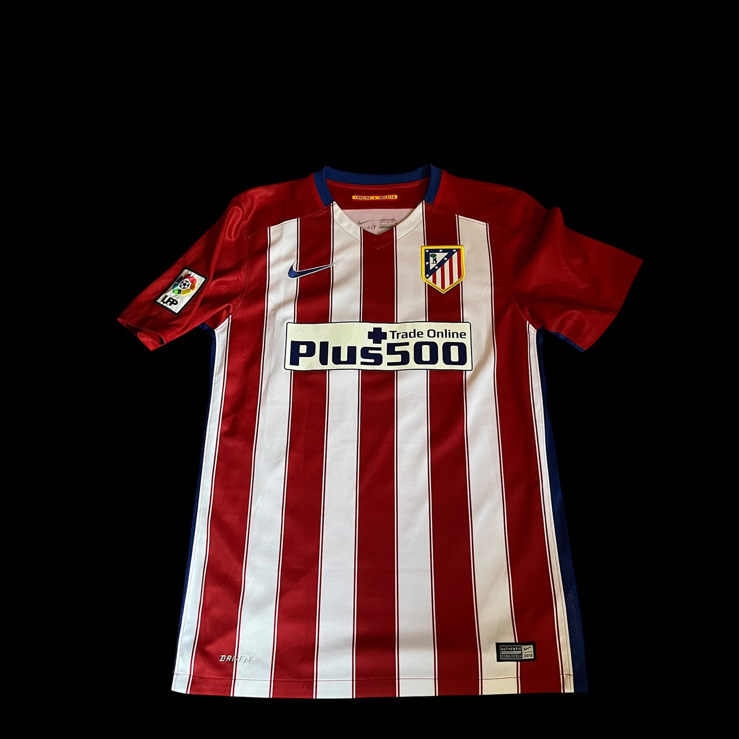 Atletico de Madrid 2016/2017 Home Football Shirt Small - Antoine Griezmann