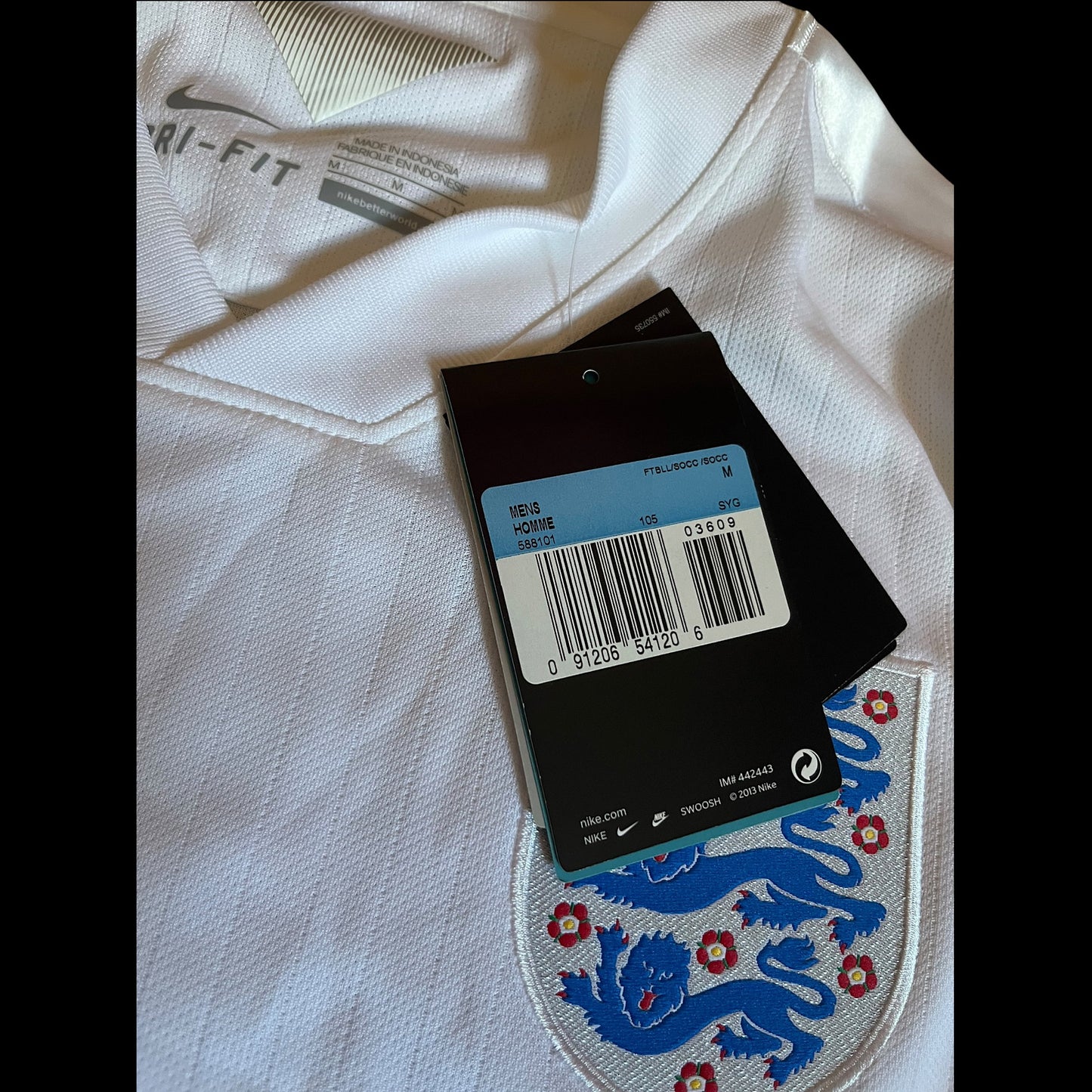 England 2014 Home Football Shirt Medium - Glen Johnson - Signed With COA - BNWT
