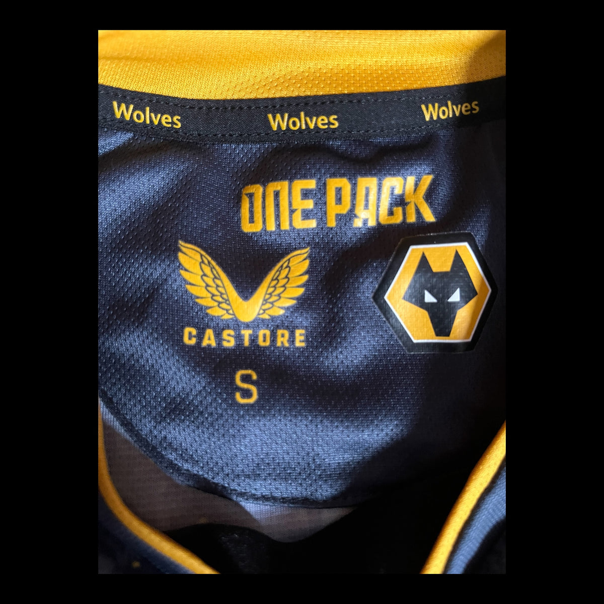 Wolverhampton Wanderers 2021/2022 Away Football Shirt Small - Hwang Hee-Chan