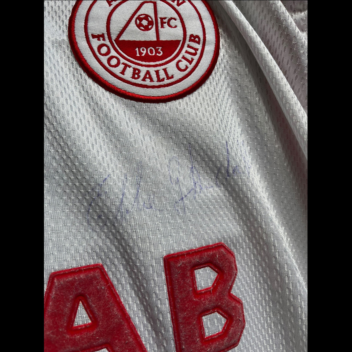 Aberdeen 2001/2002 Away Football Shirt Large - Signed